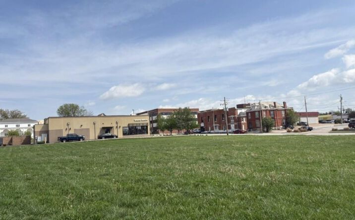 Pictures of Land property located at 839 Vermont St, Quincy, IL 62301 for sales - image #1
