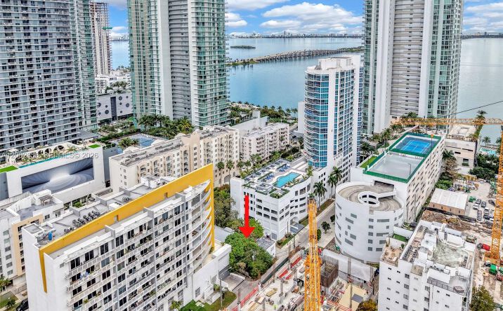 Pictures of Multifamily property located at 452 NE 30th St, Miami, FL 33137 for sales - image #1