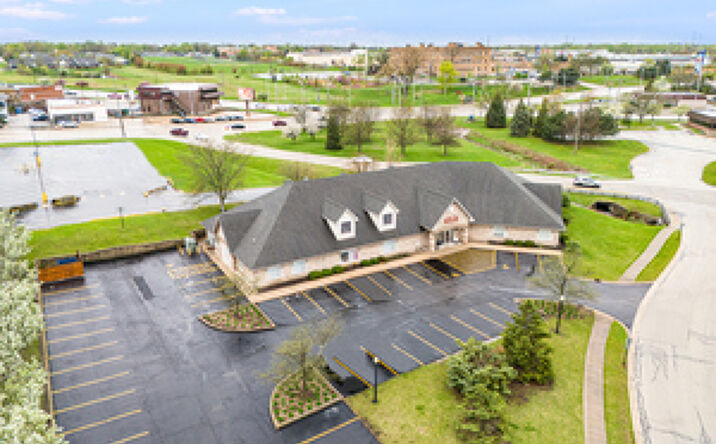 Pictures of Office property located at 1640 Willow Cir Dr, Crest Hill, IL 60403 for sales - image #1