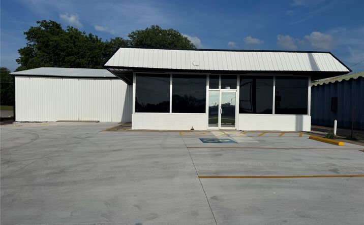 Pictures of Mixed Use, Office, Retail property located at 614 N Commerce Street, Ardmore, OK 73401 for sales - image #1