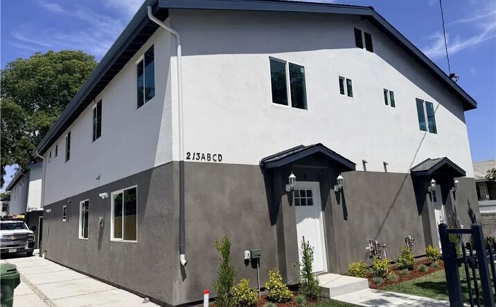 Pictures of Multifamily property located at 213 E Raymond, Compton, CA 90220 for sales - image #1