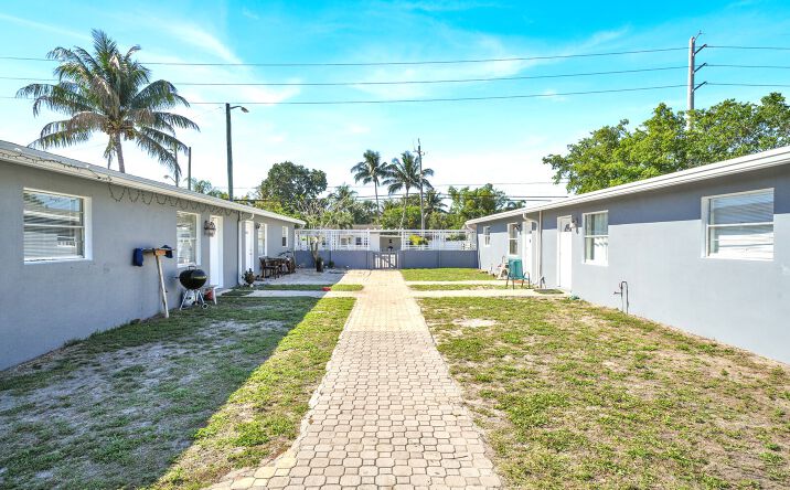 Pictures of Multifamily property located at 4733 Mulberry St, Lake Worth Beach, FL 33461 for sales - image #1