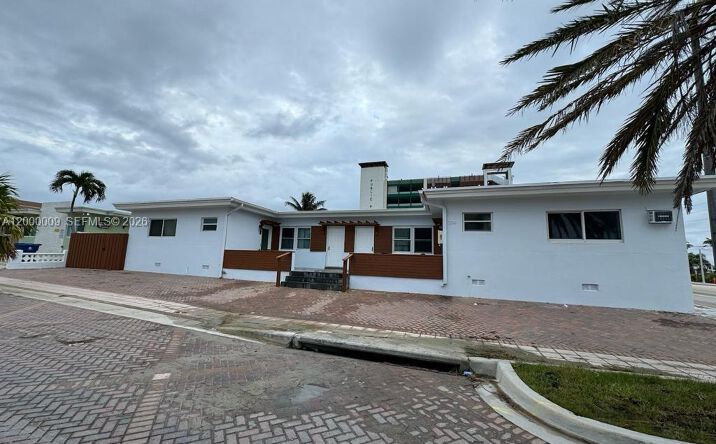 Pictures of Multifamily property located at 338 Roosevelt St, Hollywood, FL 33019 for sales - image #1