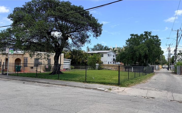 Pictures of Land, Multifamily property located at 33 NW 21st Ave, Miami, FL 33125 for sales - image #1