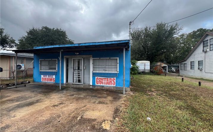 Pictures of Office, Retail property located at 1513 E North St, Victoria, TX 77901 for sales - image #1