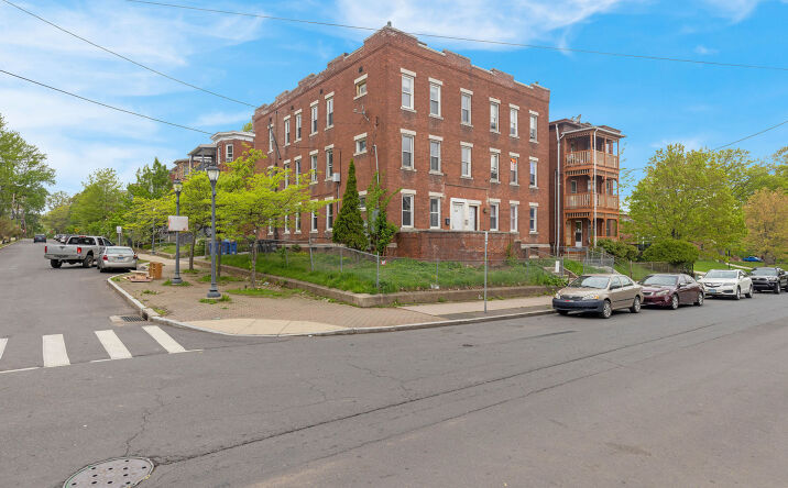 Pictures of Multifamily property located at 143 PUTNAM ST, HARTFORD, CT 06106-1328 for sales - image #1