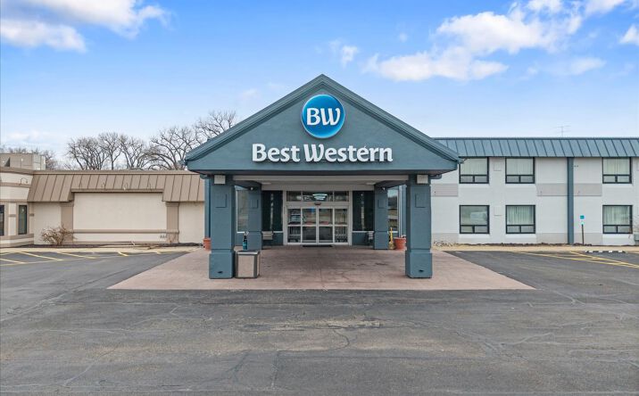 Pictures of Retail, Hospitality property located at 2105 FIRST AVE, ROCK FALLS, IL 61071-3554 for sales - image #1