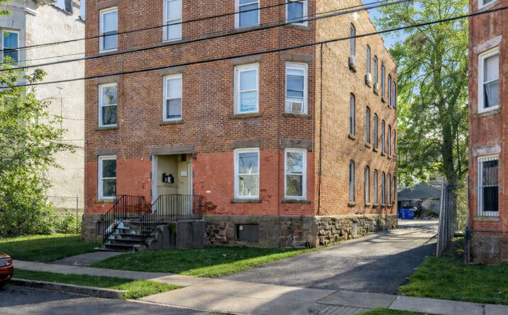 Pictures of Multifamily property located at 27 Bond St, Hartford, CT 06114 for sales - image #1