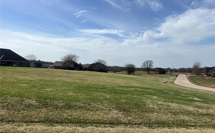 Pictures of Land property located at 10 N Grand Lake Circle, Lebanon, MO 65536 for sales - image #1