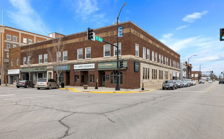 104 1st Ave E, Newton