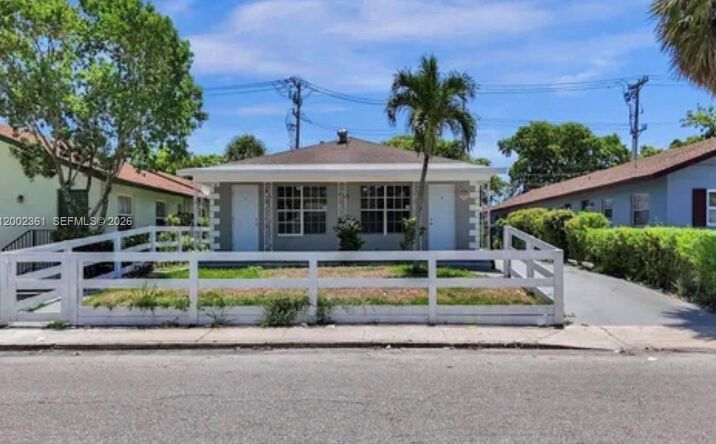Pictures of Multifamily property located at 706 S F St, Lake Worth, FL 33460 for sales - image #1