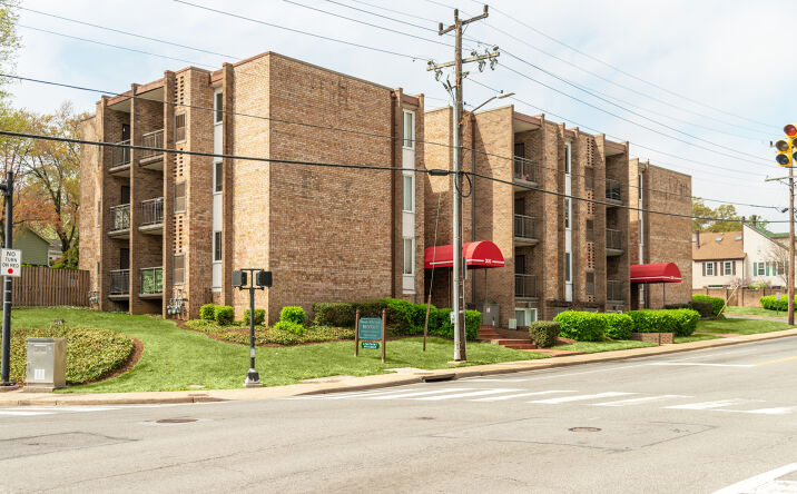Pictures of Multifamily property located at 300 W Glebe Rd, Alexandria, VA 22305 for sales - image #1