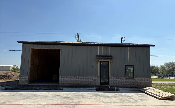 Pictures of Retail, Office property located at 108 E 6th Street, Justin, TX 76247 for sales - image #1
