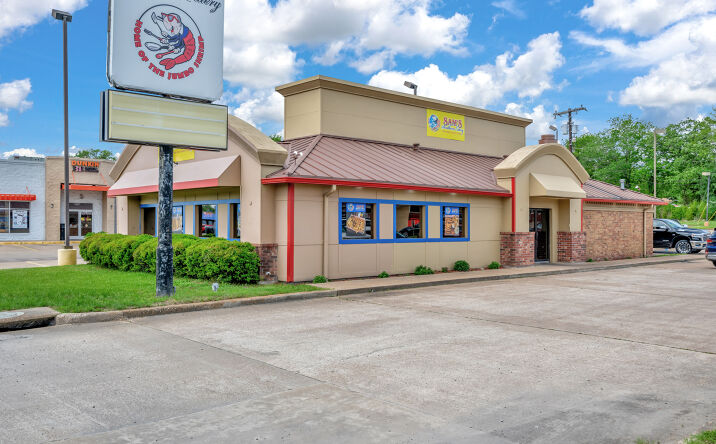 Pictures of Retail property located at 214 S TIMBERLAND DR, LUFKIN, TX 75901-0462 for sales - image #1