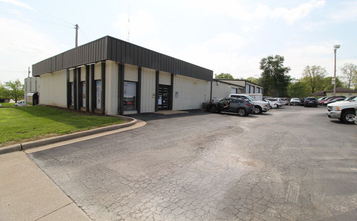Pictures of Retail property located at 1108 SW US-40, Blue Springs, MO 64014 for sales - image #1