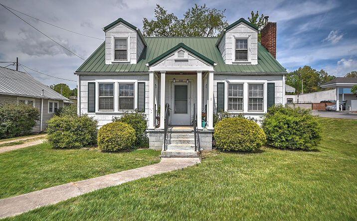 Pictures of Multifamily, Mixed Use property located at 200 Main St W, Mount Carmel, TN 37645 for sales - image #1