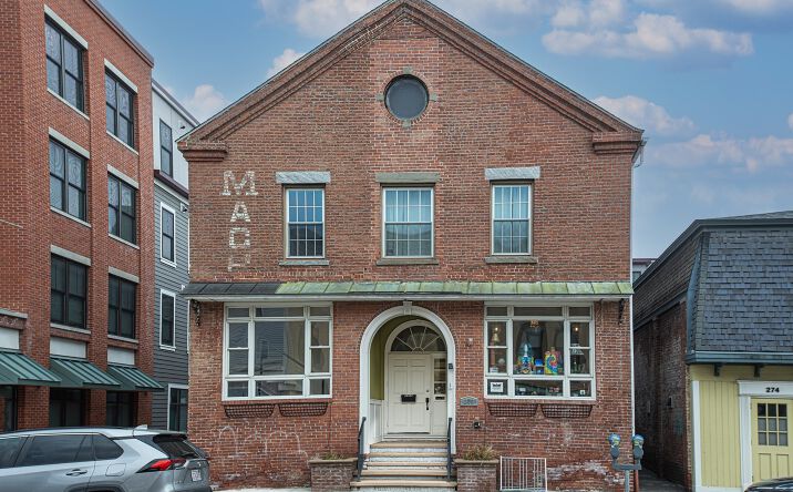 Pictures of Retail property located at 270 Pleasant St, Northampton, MA 01060 for sales - image #1