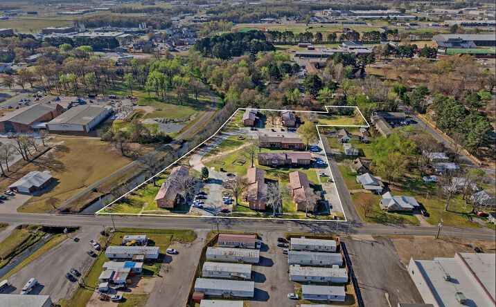 Pictures of Multifamily property located at 1703 E Market Ave, Searcy, AR 72143 for sales - image #1
