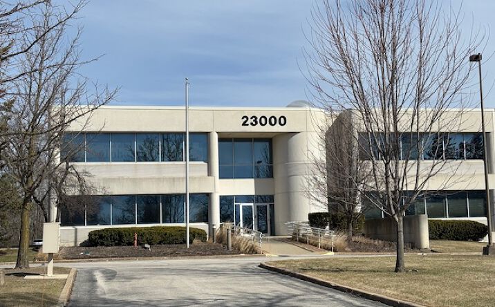 Pictures of Office property located at N28W23000 Roundy Dr, Pewaukee, WI 53072 for sales - image #1