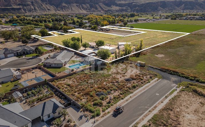 Pictures of Land property located at 820 S 700 W, Hurricane, UT 84737 for sales - image #1