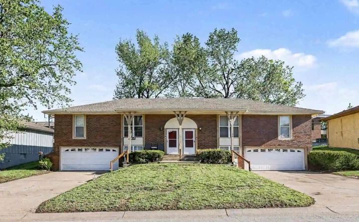 Pictures of Multifamily property located at 1601 SW Sunset St, Blue Springs, MO 64015 for sales - image #1