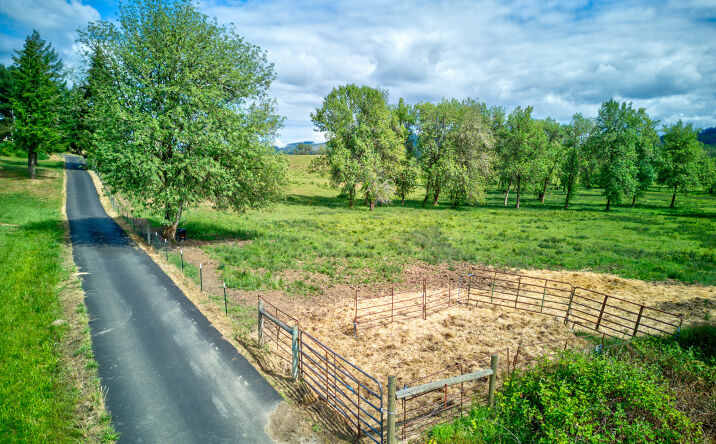 Pictures of Land property located at 927 OR-138, Sutherlin, OR 97479 for sales - image #1