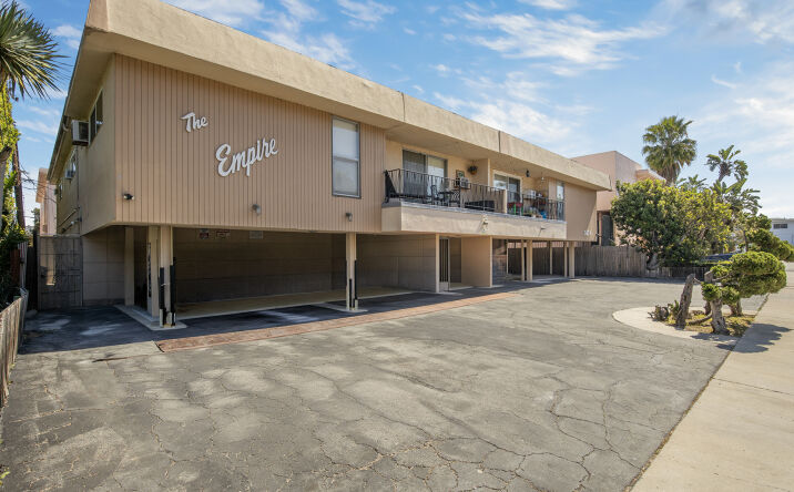 Pictures of Multifamily property located at 3674 Empire Drive, Los Angeles, CA 90034 for sales - image #1