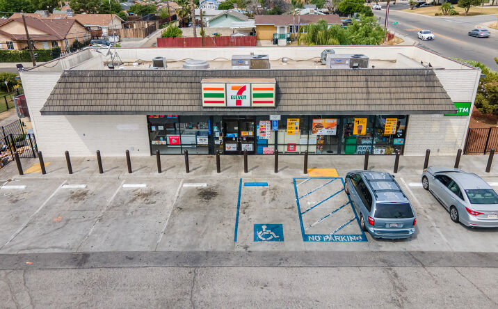 Pictures of Retail property located at 2637 River Blvd, Bakersfield, CA 93305 for sales - image #1