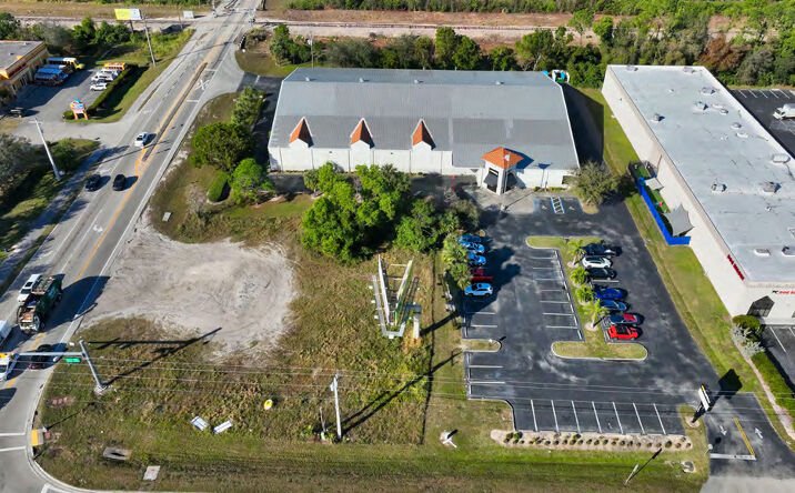 Pictures of Retail, Industrial property located at 12180 Metro Pkwy, Fort Myers, FL 33966 for sales - image #1