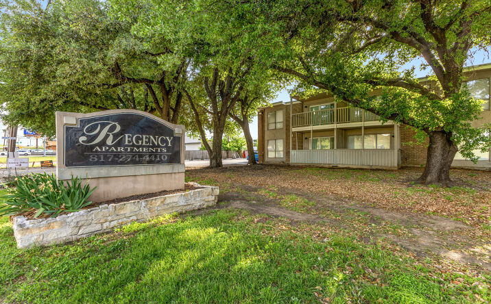 Pictures of Multifamily property located at 2507 Airport Cir, Arlington, TX 76010 for sales - image #1