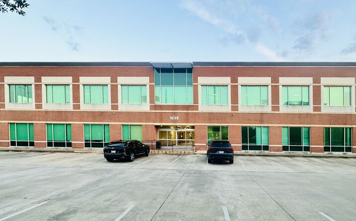 Pictures of Office property located at 1235 Lake Pointe Parkway, Sugar Land, TX 77478 for sales - image #1