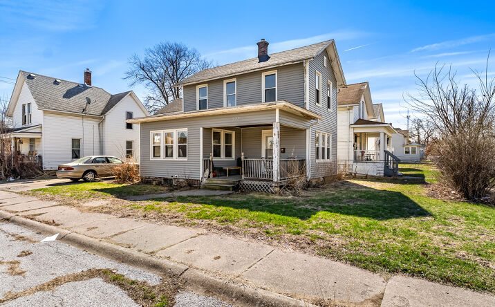 Pictures of Multifamily property located at 323 W 16th Street, Davenport, IA 52803 for sales - image #1