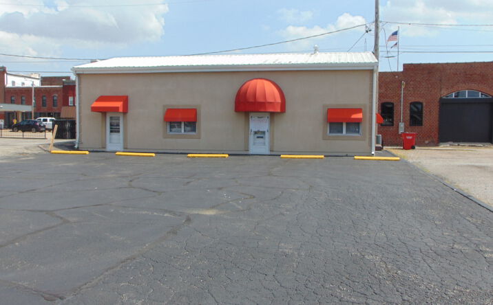 Pictures of Office property located at 22 S Oak Street, Duquoin, IL 62832 for sales - image #1