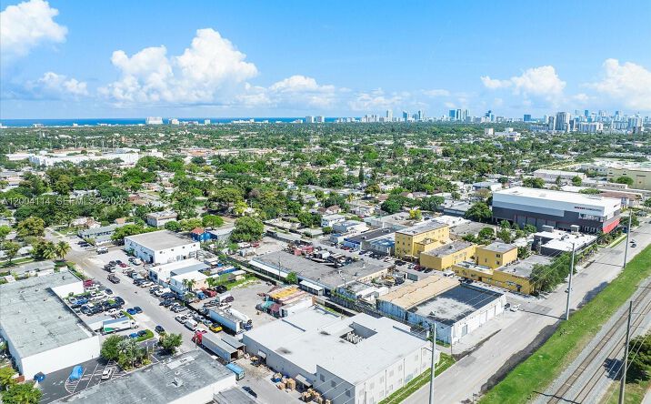 Pictures of Industrial property located at 2040 Liberty St, Hollywood, FL 33020 for sales - image #1