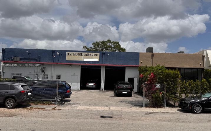 Pictures of Industrial property located at 7217 SW 42nd St, Miami, FL 33155 for sales - image #1