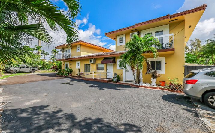 Pictures of Multifamily property located at 12085 W Dixie Hwy, Biscayne Park, FL 33161 for sales - image #1