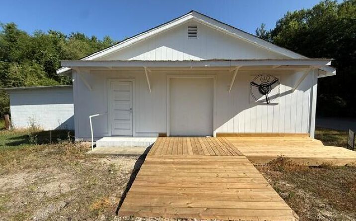 Pictures of Industrial, Self Storage property located at 692 Murray Street, Orangeburg, SC 29115 for sales - image #1