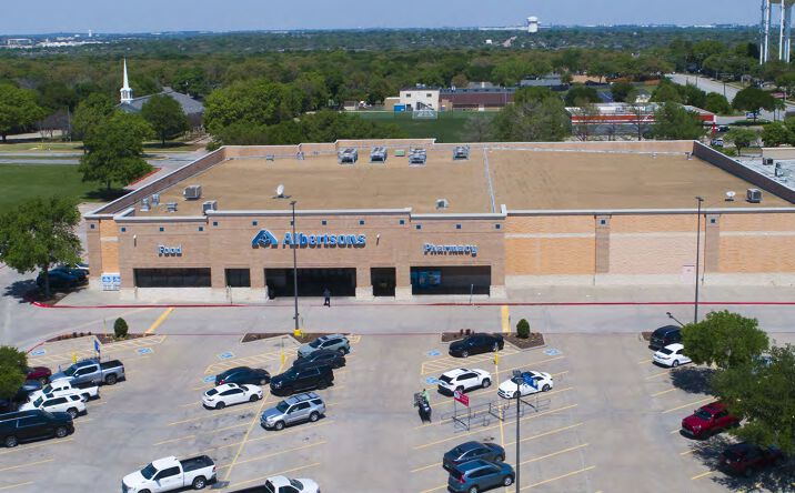 Pictures of Retail property located at 1155 N Main St, Euless, TX 76039 for sales - image #1