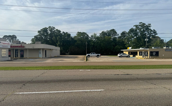 Pictures of Retail property located at 9462 Florida Blvd, Baton Rouge, LA 70815 for sales - image #1