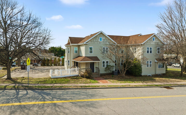 Pictures of Office property located at 155 Oak St, Glastonbury, CT 06033 for sales - image #1