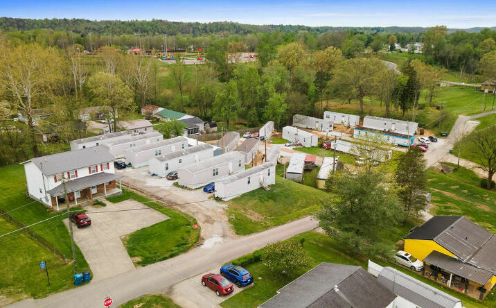 Pictures of Multifamily property located at 2659 2nd St , Hurricane, WV 25526 for sales - image #1