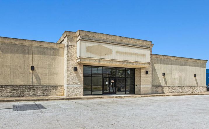 Pictures of Retail property located at 1106 S Expressway 83, Harlingen, TX 78552 for sales - image #1