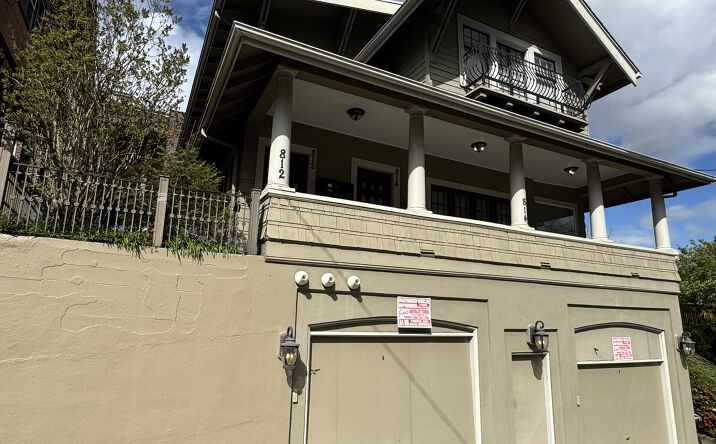 Pictures of Multifamily property located at 812 E Gwinn Pl, Seattle, WA 98102 for sales - image #1