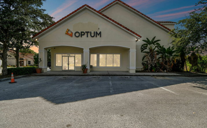 Pictures of Office property located at 772 Cortaro Dr, Ruskin, FL 33573 for sales - image #1