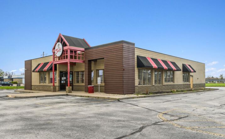 Pictures of Retail property located at 1830 Columbus Ave, Washington Court House, OH 43160 for sales - image #1