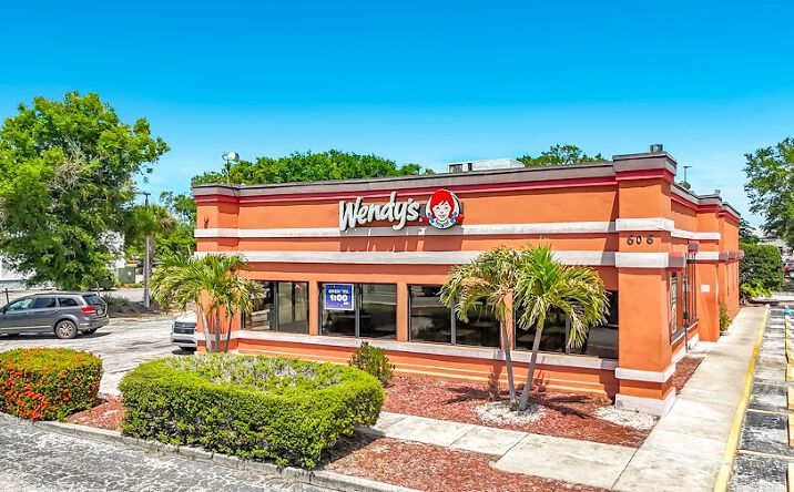 Pictures of Retail property located at 606 10th St E, Palmetto, FL 34221 for sales - image #1