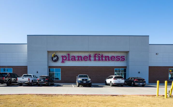 Pictures of Retail property located at 608 S Saginaw Blvd, Saginaw, TX 76179 for sales - image #1