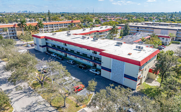 Pictures of Multifamily property located at 5820 Northwest 17th Place, Sunrise, FL 33313 for sales - image #1