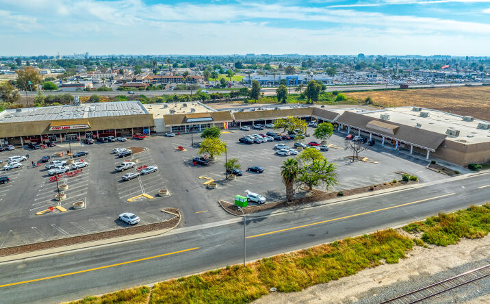 Pictures of Retail property located at 150 S 11th Ave, Hanford, CA 93230 for sales - image #1