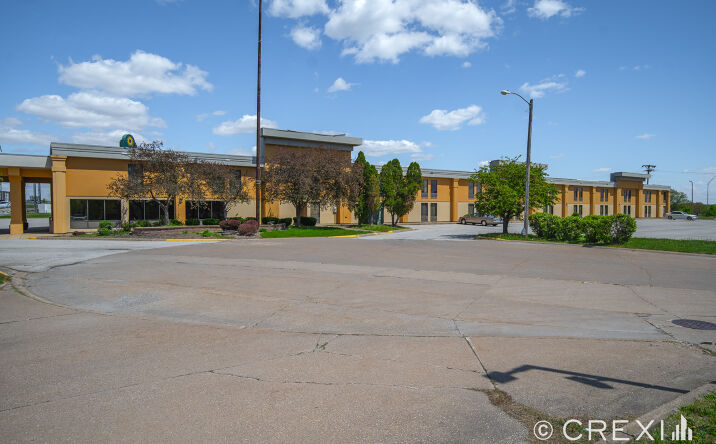 Pictures of Multifamily, Office, Hospitality property located at 3330 E Kimberly Rd, Davenport, IA 52807 for sales - image #1